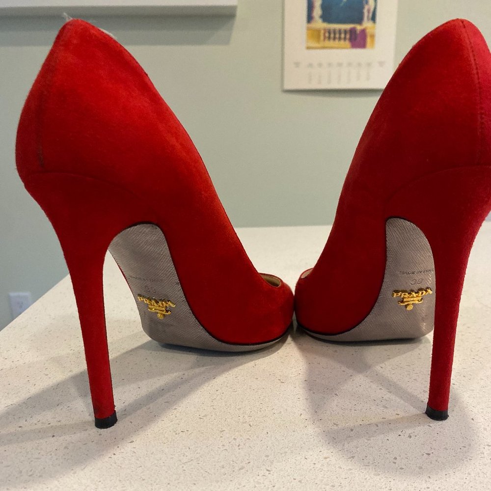 - Prada- Classic Soft Leather/ Suede Pumps Red - Picture 1 of 4